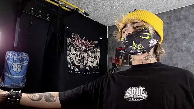 Snapshot of AcidMilo chatting on October 2025 07:56:01 PM AcidMilo online show from October 2025 07:56:01 PM