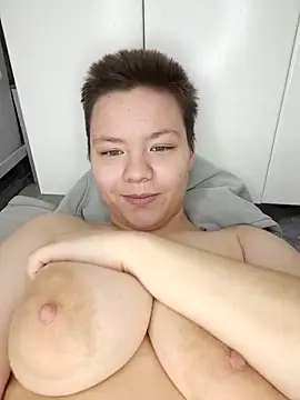 Snapshot of GoldMelissa chatting on November 2025 11:43:02 AM GoldMelissa online show from November 2025 11:43:02 AM