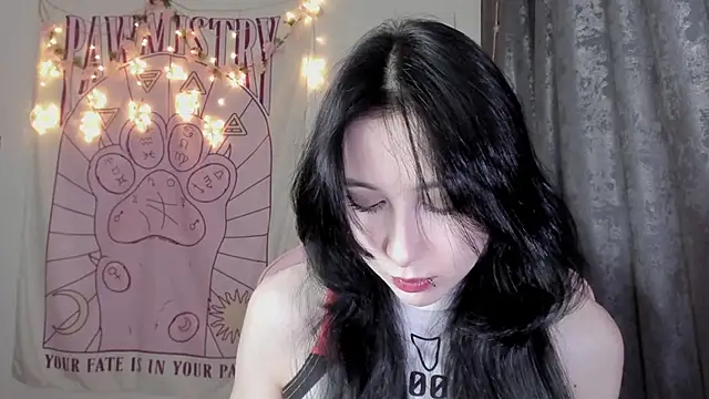 Snapshot of Holy420lolii chatting on November 2025 06:39:01 PM Holy420lolii online show from November 2025 06:39:01 PM