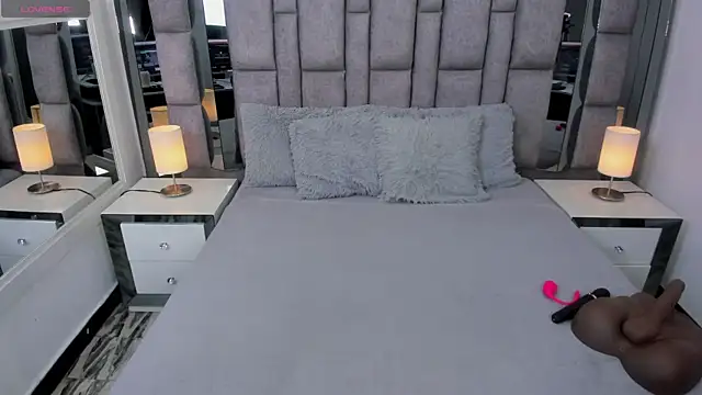 Snapshot of EMMAHILL1 chatting on October 2025 12:58:01 PM EMMAHILL1 online show from October 2025 12:58:01 PM