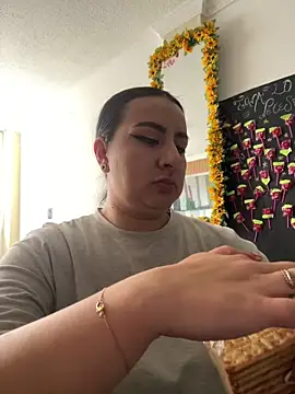 Abril Luv online show from September 2025 01:02:02 PM