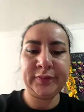 Abril Luv online show from September 2025 12:21:02 PM