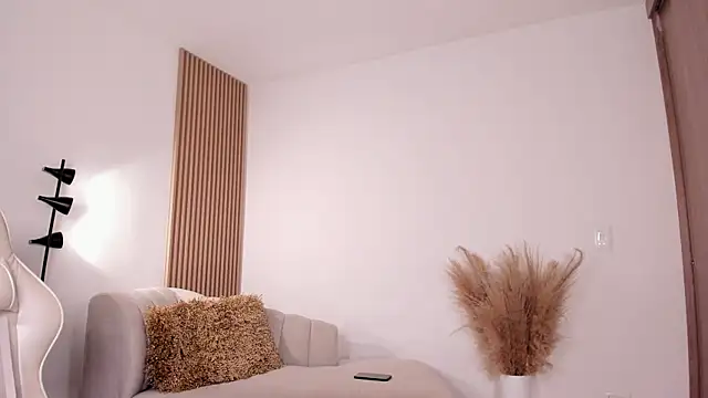 wandathompson  online show from January 2025 05:14:01 PM