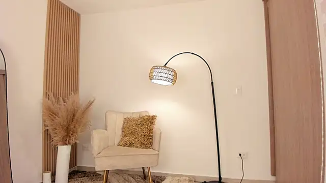 wandathompson  online show from October 2025 11:03:01 AM