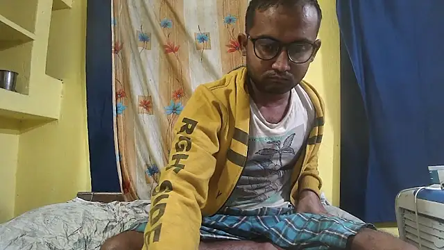 Snapshot of Cute_boy2000 chatting on December 2024 12:56:02 AM Cute boy2000 online show from December 2024 12:56:02 AM