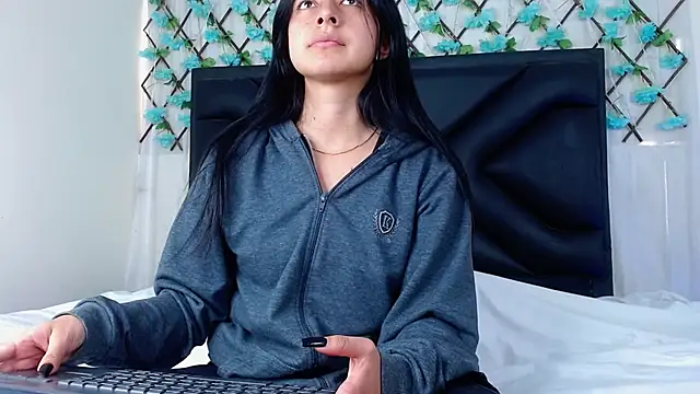 Snapshot of EmmaWilliamss chatting on September 2025 04:12:02 PM EmmaWilliamss online show from September 2025 04:12:02 PM