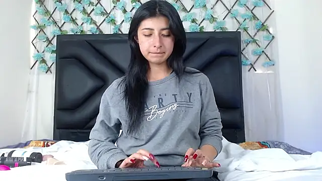 Snapshot of EmmaWilliamss chatting on November 2025 06:17:01 PM EmmaWilliamss online show from November 2025 06:17:01 PM