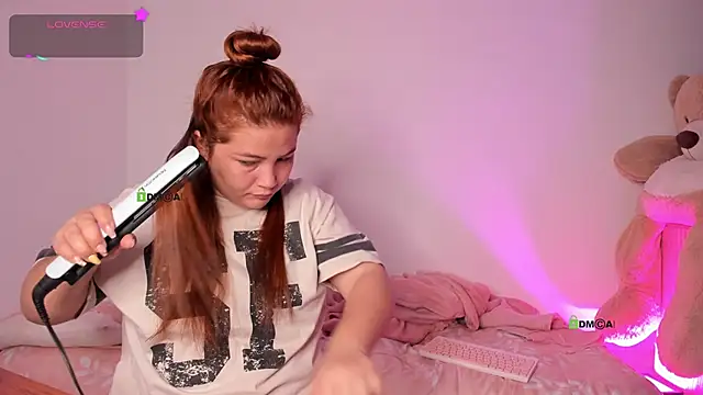 Snapshot of EmilyBarragan chatting on October 2025 03:20:02 PM EmilyBarragan online show from October 2025 03:20:02 PM