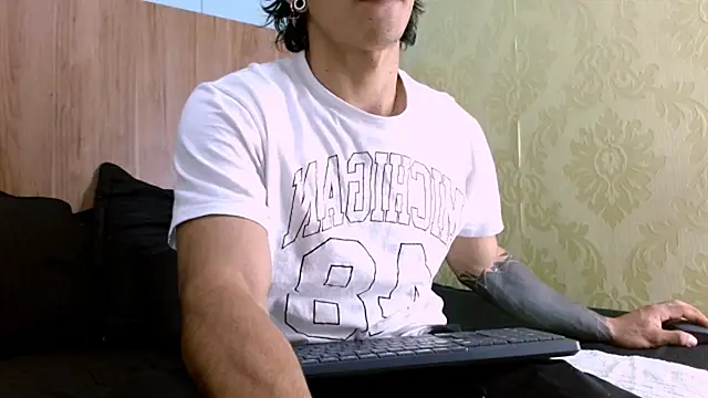 AlbertBernal69 online show from January 2025 02:20:01 AM