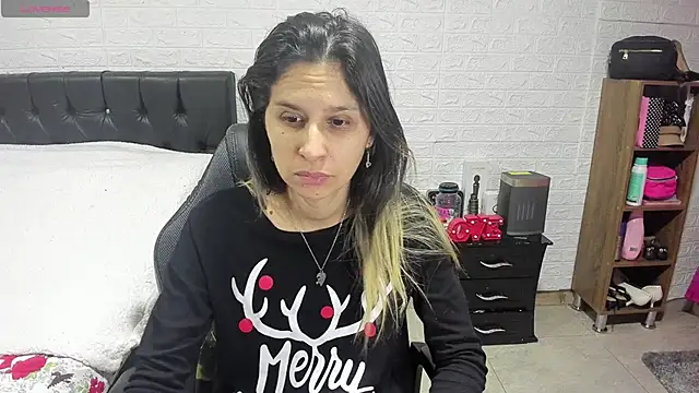 Snapshot of lauren_ashlee chatting on December 2024 01:19:02 PM lauren ashlee online show from December 2024 01:19:02 PM