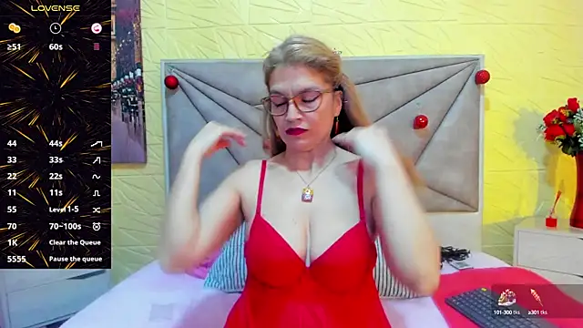Snapshot of Esmeralda_oikos chatting on February 2025 08:28:01 PM Esmeralda oikos online show from February 2025 08:28:01 PM