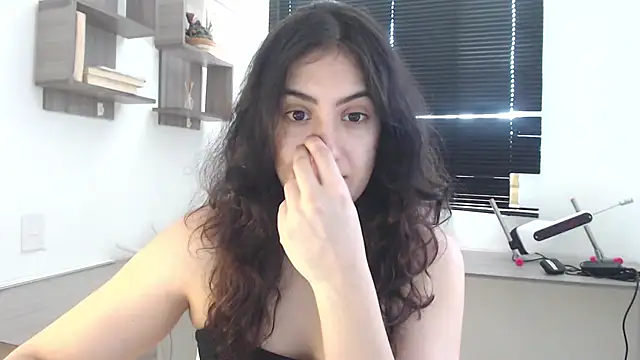 Snapshot of MIYESSI chatting on October 2025 04:58:02 PM MIYESSI online show from October 2025 04:58:02 PM