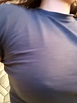 Snapshot of MIYESSI chatting on November 2025 03:23:02 PM MIYESSI online show from November 2025 03:23:02 PM