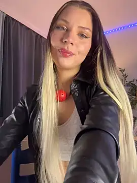 Snapshot of KittyKatyDream chatting on January 2025 04:44:01 PM KittyKatyDream online show from January 2025 04:44:01 PM