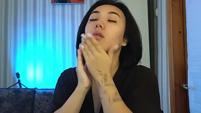 lily  foster online show from September 2025 06:48:02 AM