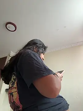 moncerrat luna online show from October 2025 07:36:02 PM