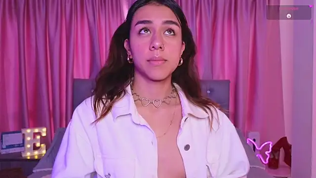 Snapshot of Emiily_Scott1 chatting on November 2025 02:39:02 PM Emiily Scott1 online show from November 2025 02:39:02 PM