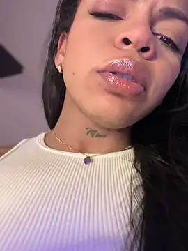 Snapshot of Charly_ chatting on December 2024 01:04:02 AM Charly online show from December 2024 01:04:02 AM