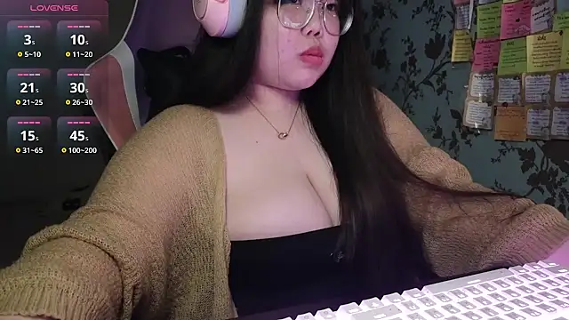 ANNELIESE  online show from December 2024 08:18:01 PM