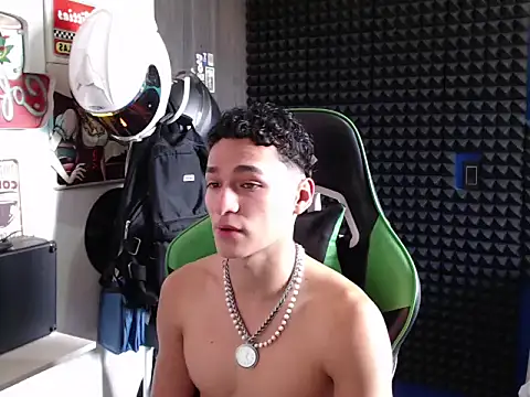 Snapshot of Curly_Angel24 chatting on October 2025 03:54:01 PM Curly Angel24 online show from October 2025 03:54:01 PM