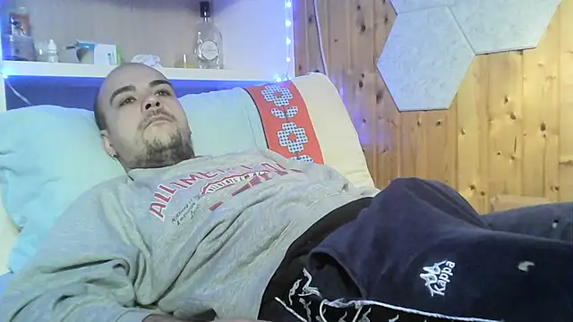 Snapshot of ItalianVinDiesel chatting on December 2024 09:44:01 AM ItalianVinDiesel online show from December 2024 09:44:01 AM