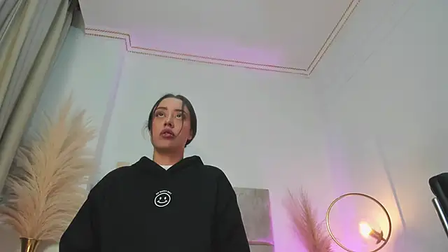 NoraDasilva online show from October 2025 12:25:02 PM