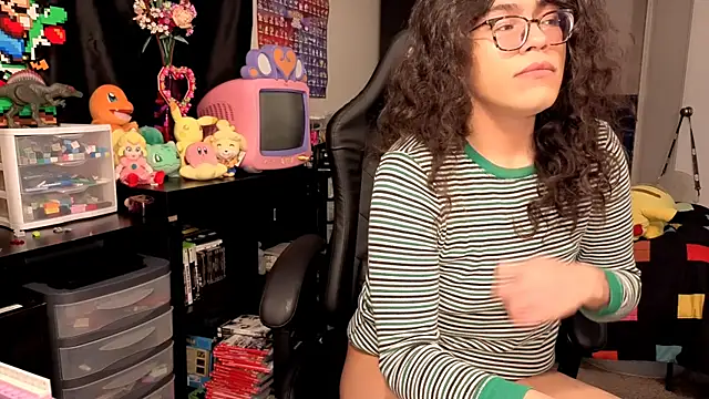 Snapshot of ShinyCherub chatting on October 2025 02:06:01 AM ShinyCherub online show from October 2025 02:06:01 AM