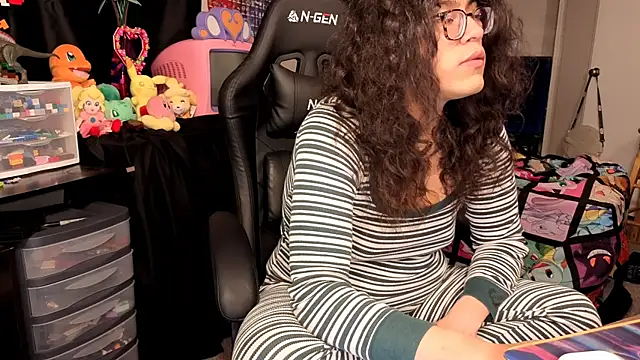 Snapshot of ShinyCherub chatting on October 2025 02:32:01 AM ShinyCherub online show from October 2025 02:32:01 AM