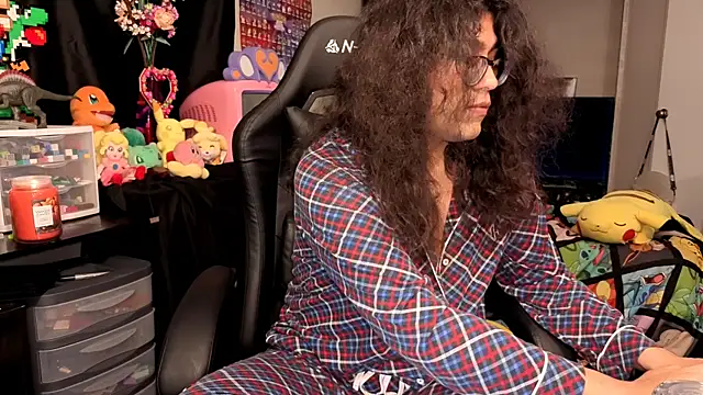 Snapshot of ShinyCherub chatting on October 2025 02:53:02 AM ShinyCherub online show from October 2025 02:53:02 AM