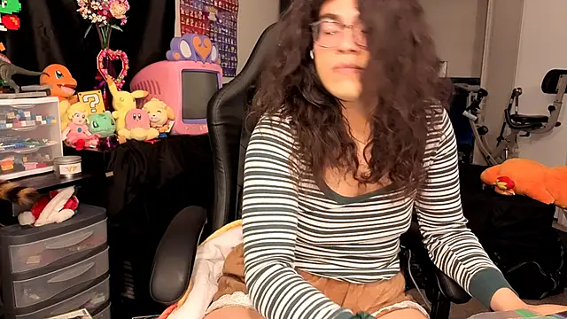 Snapshot of ShinyCherub chatting on October 2025 10:29:01 AM ShinyCherub online show from October 2025 10:29:01 AM