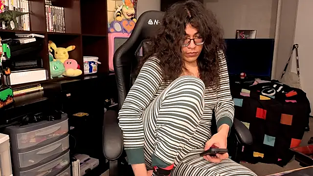 Snapshot of ShinyCherub chatting on November 2025 01:16:01 AM ShinyCherub online show from November 2025 01:16:01 AM