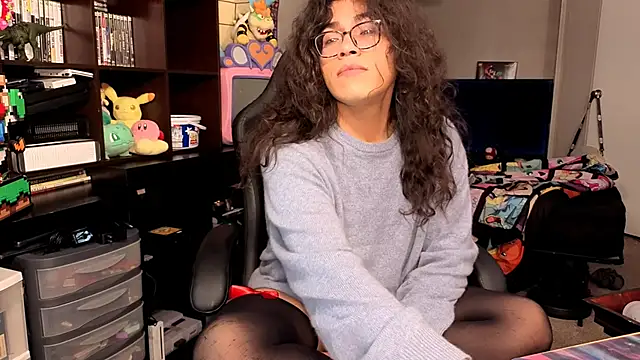 Snapshot of ShinyCherub chatting on November 2025 01:22:04 PM ShinyCherub online show from November 2025 01:22:04 PM