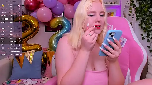 Snapshot of art_lovee chatting on October 2025 01:25:02 AM art lovee online show from October 2025 01:25:02 AM