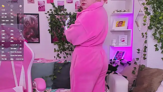 Snapshot of art_lovee chatting on October 2025 02:11:02 AM art lovee online show from October 2025 02:11:02 AM