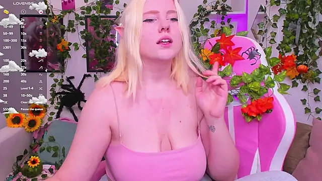 Snapshot of art_lovee chatting on November 2025 01:07:02 AM art lovee online show from November 2025 01:07:02 AM