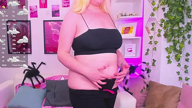 Snapshot of art_lovee chatting on November 2025 01:17:02 AM art lovee online show from November 2025 01:17:02 AM