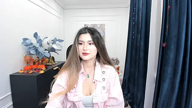 AnneTLi online show from October 2025 03:32:01 AM