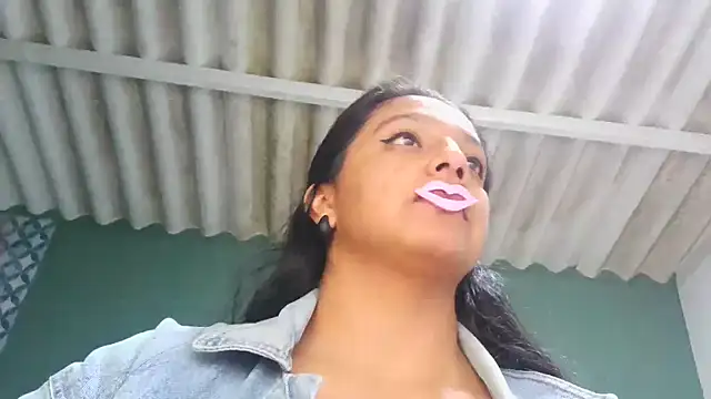 almaswan1 online show from October 2025 05:43:01 PM