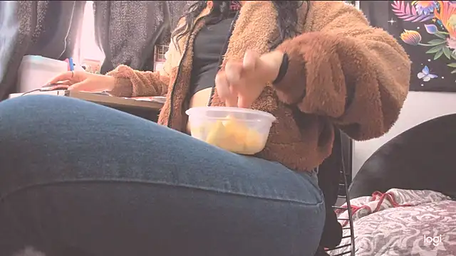 Snapshot of MYFAVOURITESTRAGER chatting on October 2025 03:35:01 PM MYFAVOURITESTRAGER online show from October 2025 03:35:01 PM