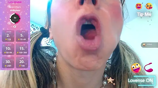 Snapshot of heidy_sweetts chatting on October 2025 11:46:02 AM heidy sweetts online show from October 2025 11:46:02 AM