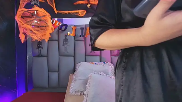  MiaBrown  online show from October 2025 12:09:01 PM