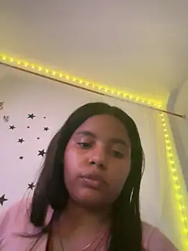 Snapshot of Aleja_DANS chatting on October 2025 06:28:01 PM Aleja DANS online show from October 2025 06:28:01 PM