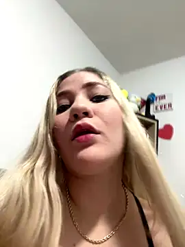 Snapshot of Celestedubois chatting on October 2025 10:17:02 PM Celestedubois online show from October 2025 10:17:02 PM