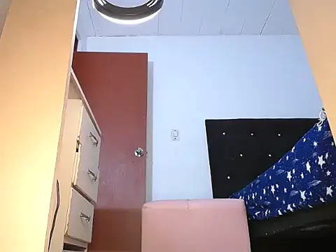 yselahot online show from December 2024 05:52:02 PM