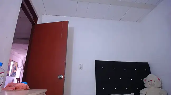 yselahot online show from December 2024 03:04:02 PM