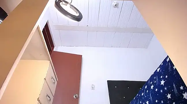 yselahot online show from January 2025 08:57:01 PM