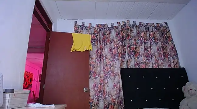 yselahot online show from January 2025 03:55:02 PM