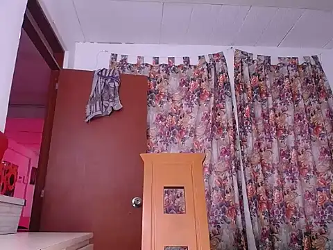 yselahot online show from February 2025 03:32:01 PM