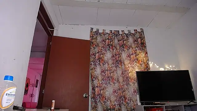 yselahot online show from March 2025 08:21:02 PM