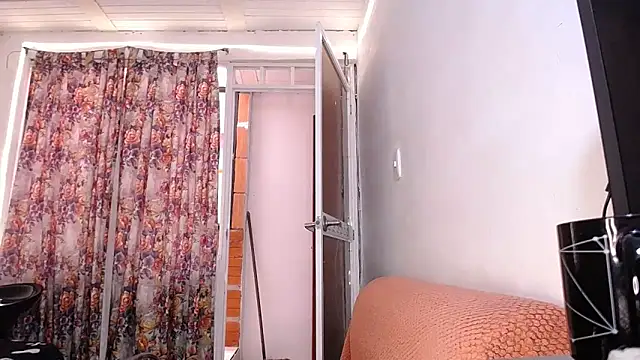 yselahot online show from September 2025 04:43:02 PM